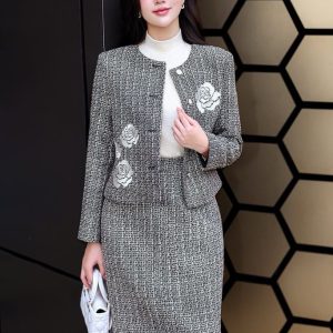 Áo dạ suông thêu hoa